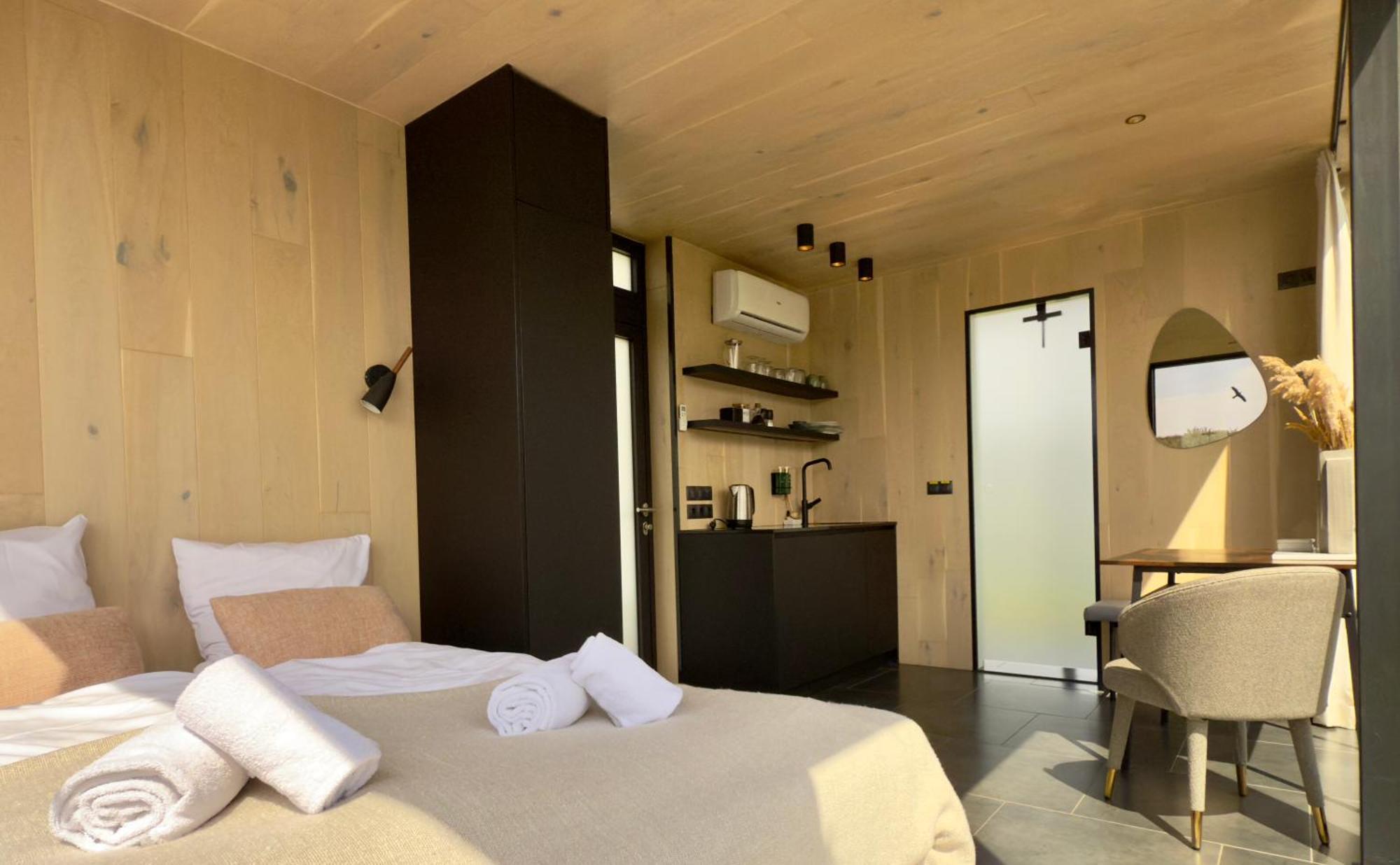 Basecamp Tiny House Eco-Resort Ijmuiden ไอย์มัลเดิน ภายนอก รูปภาพ